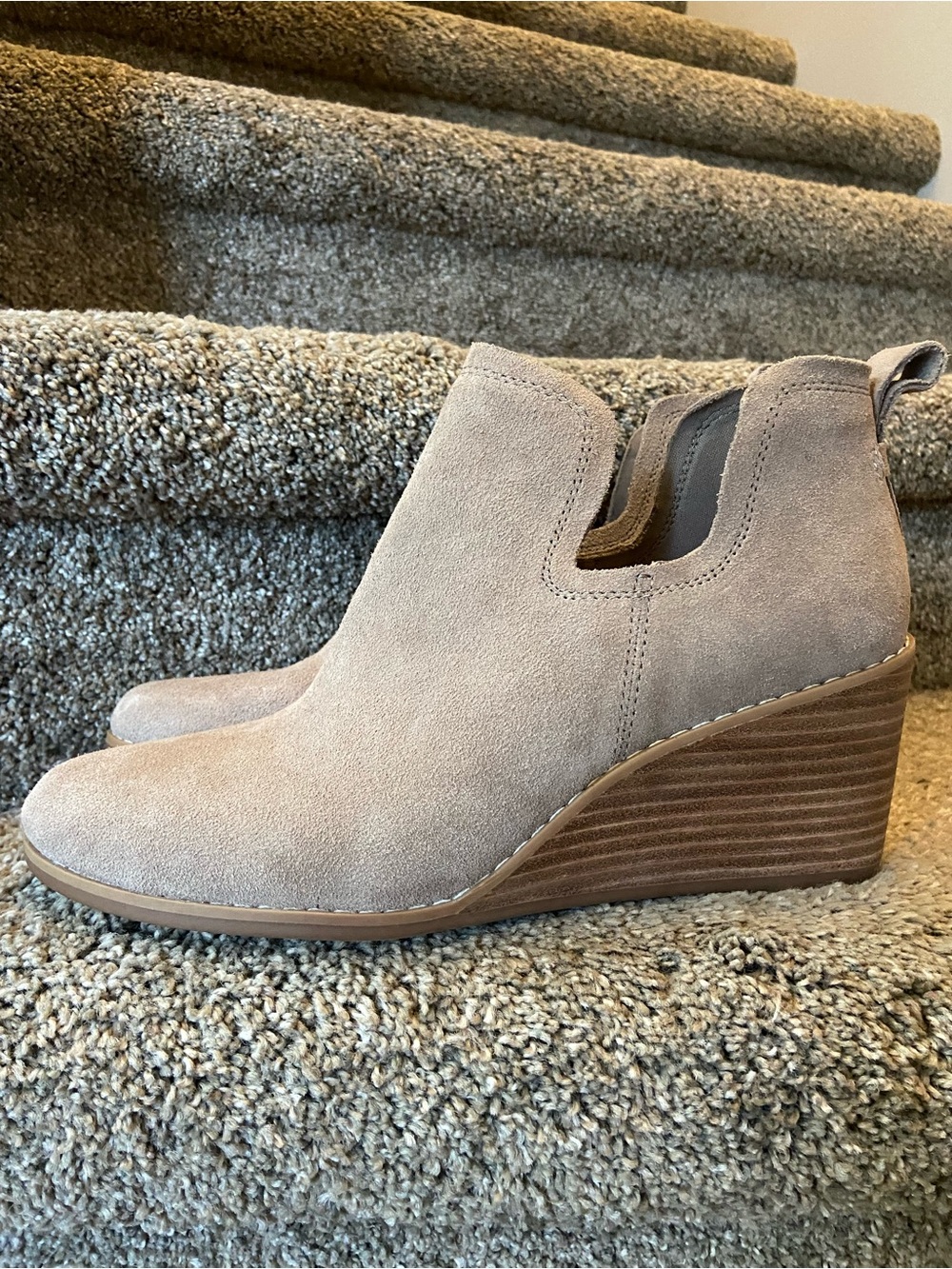 Toms Taupe Suede Wedge Ankle Booties size 9 easy slip on